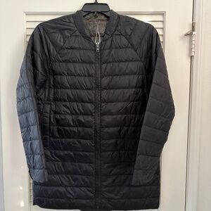 Athleta Reverseawarm Reversible Down Puffer Jacket – Black/Gray (Size Medium)